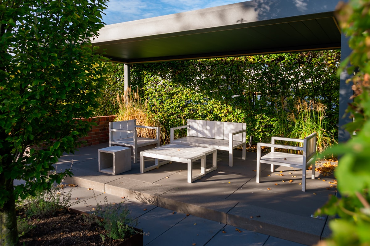 De lamellenoverkapping wint het van de klassieke pergola